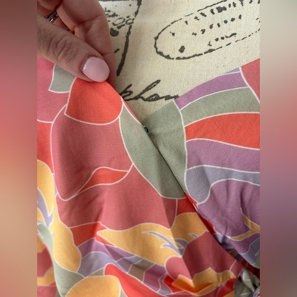 NWT Pedal & Pup off the shoulder, wrap, cropped top, size S - Picture 4 of 6